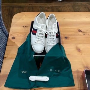 Barely worn Gucci blue & red stripe Womens sneakers, 38 1/2.Box, shoe bags&laces